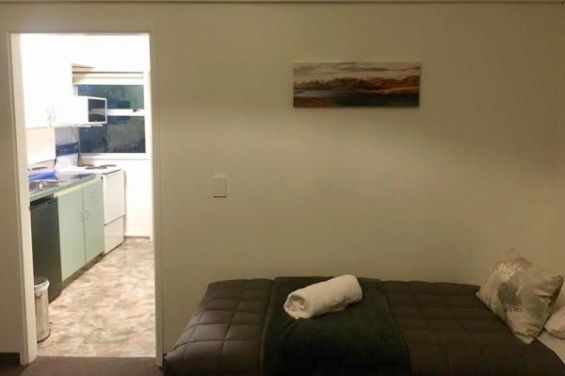 One-Bedroom (Sleeps 4) - single bed