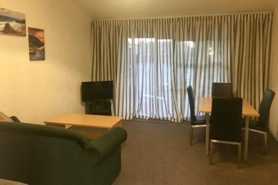 One-Bedroom (Sleeps 4) - lounge