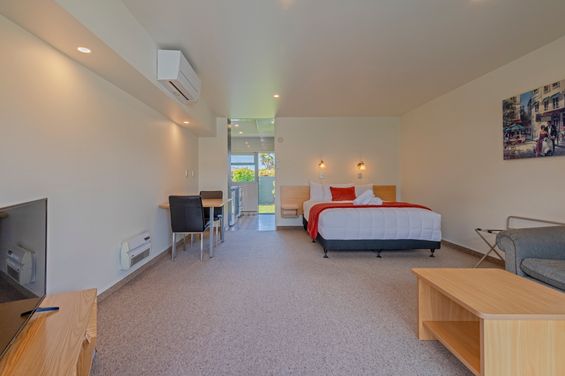 Deluxe%20and%20kitchens%209%207%206%20cords%20removed%20 14