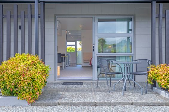 Deluxe%20and%20kitchens%209%207%206%20cords%20removed%20 22